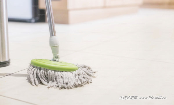 为什么拖完地瓷砖会有股腥味?又该怎样消除呢?