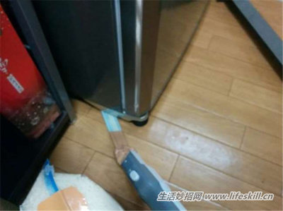 缝隙中的灰尘怎么清理?巧用吸管来帮忙!
