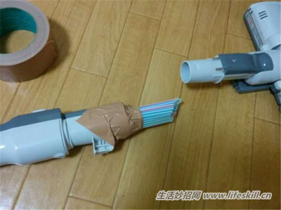 缝隙中的灰尘怎么清理?巧用吸管来帮忙!
