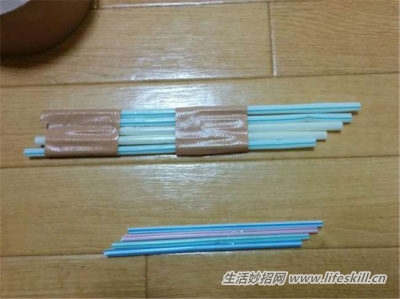 缝隙中的灰尘怎么清理?巧用吸管来帮忙!